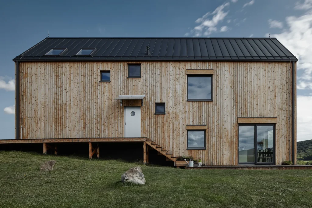7 case fascinante din lemn din întreaga lume