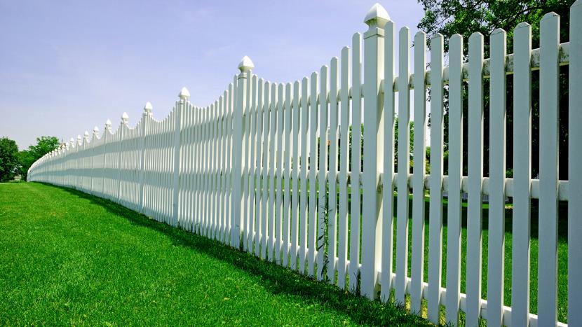 Nu instalați niciodată un gard cu partea opusă spre vecinul dvs.! Explic cu degetele de ce nu este posibil acest lucru