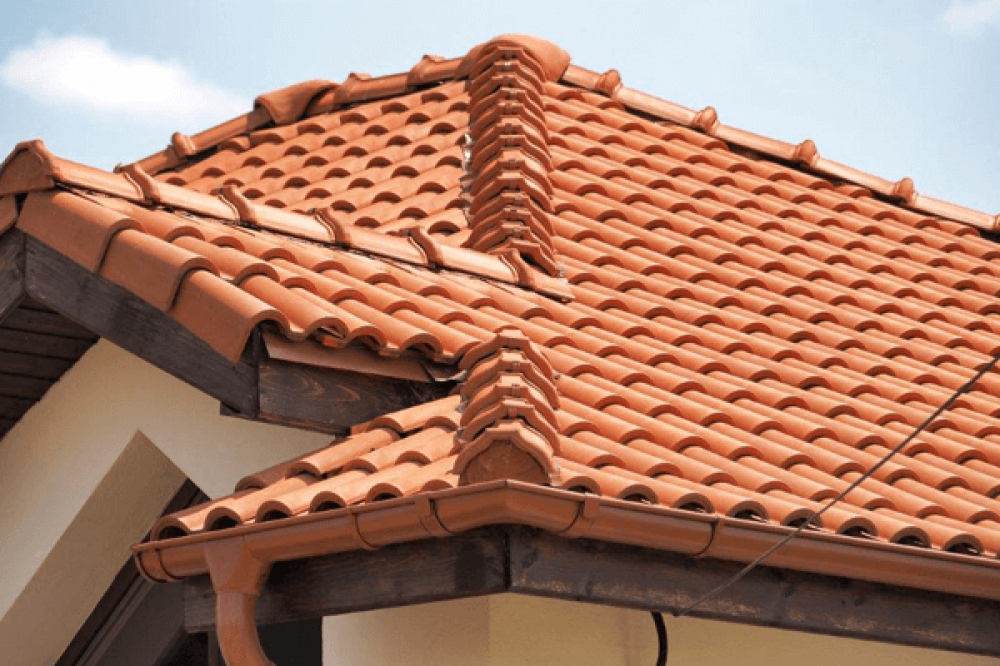 Ceramic roof tile